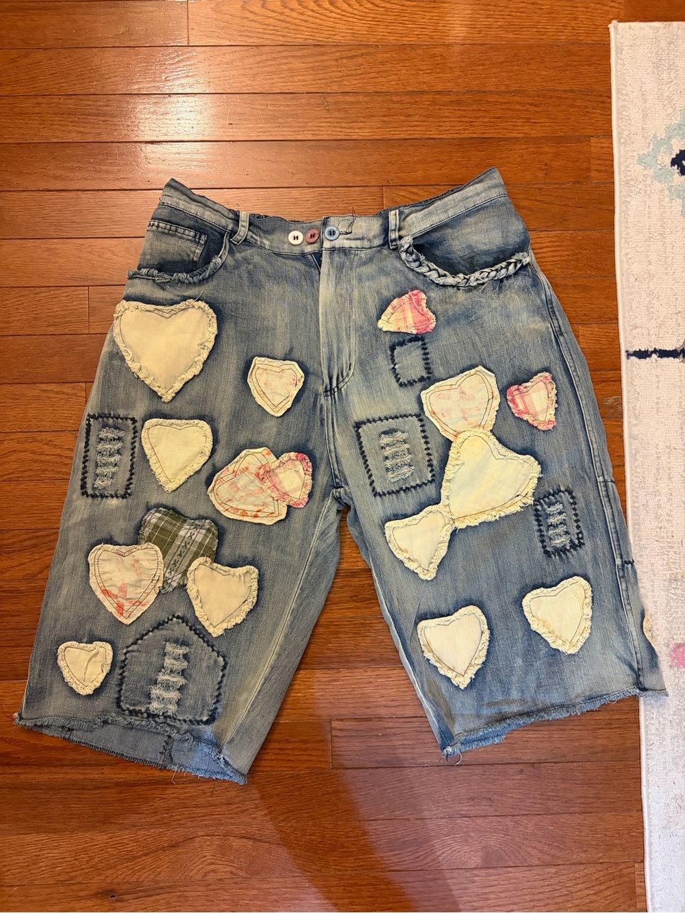 Blue Velvet Patchwork Heart Bermuda Denim Shorts • Size L 💕 These are INSANE. 💙